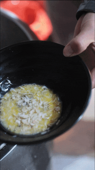 105726tf4mmofofroq27zv.gif
